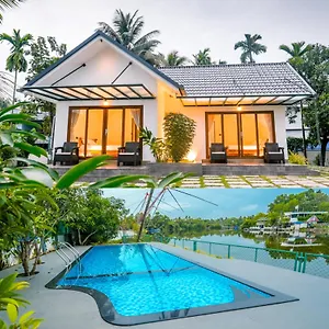 la-riva-kochi-by-voye-homes-swimming-pool-rooms-in-a-villa.kerala-hotels.net/